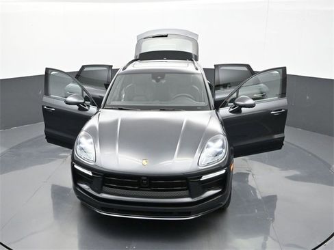 Used 2025 Porsche Macan image 27