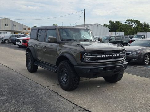 Used 2025 Ford Bronco Outer Banks w/ Sasquatch Package AWD/4WD image 3
