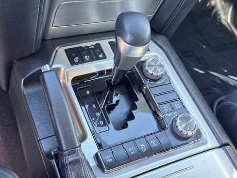 Used 2020 Toyota Land Cruiser image 15