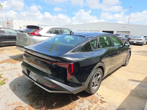 Used 2025 Kia K4 LXS image 10