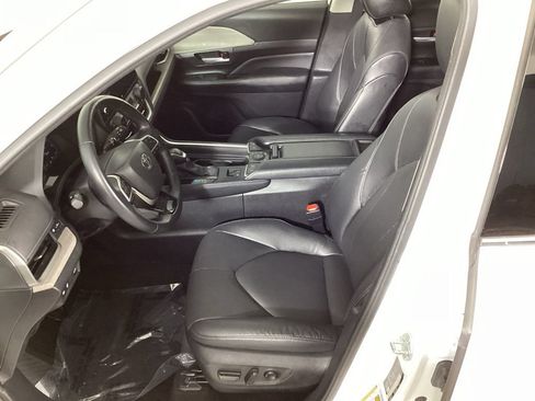 Used 2024 Toyota Grand Highlander AWD image 33