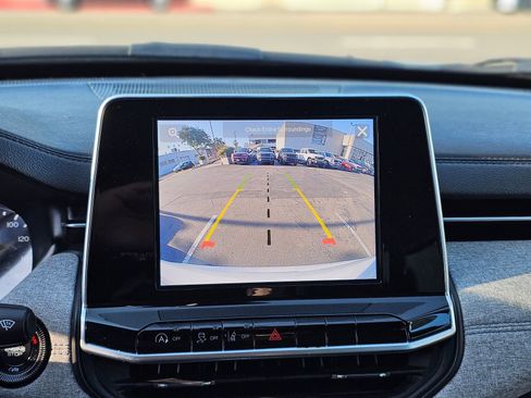 Used 2022 Jeep Compass Latitude image 13