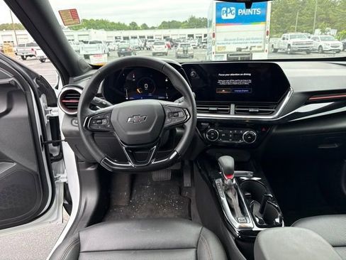 Used 2025 Chevrolet Trax RS w/ Sunroof Package FWD image 15