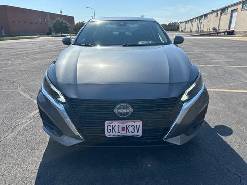 Used 2023 Nissan Altima 2.5 SV w/ SV Premium Package FWD image 2