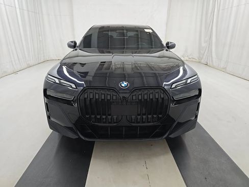 Used 2023 BMW i7 xDrive60 AWD/4WD image 9