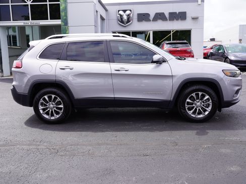 Used 2020 Jeep Cherokee Latitude Plus AWD/4WD image 2