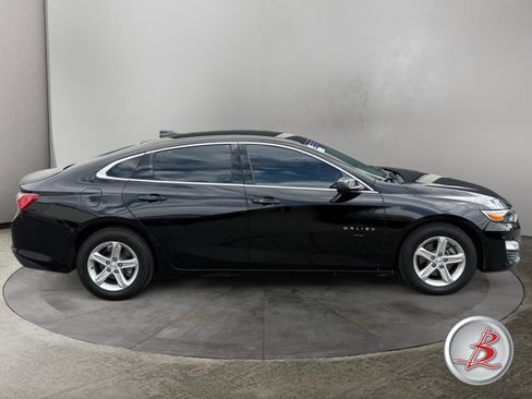 Used 2022 Chevrolet Malibu LT FWD image 8
