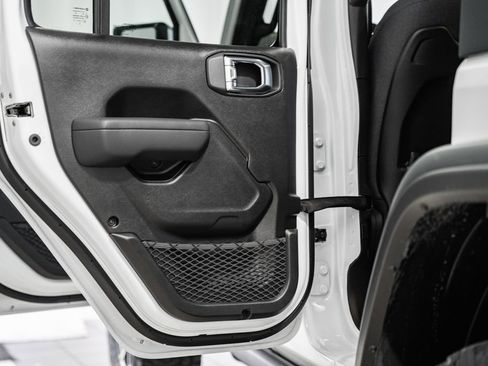 New 2026 Jeep Wrangler Unlimited Rubicon image 34