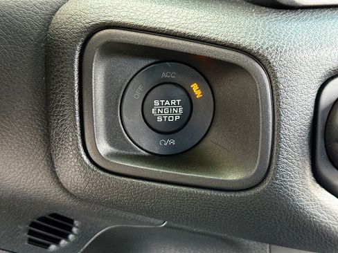 Used 2025 Jeep Wrangler Unlimited Sport AWD/4WD image 9