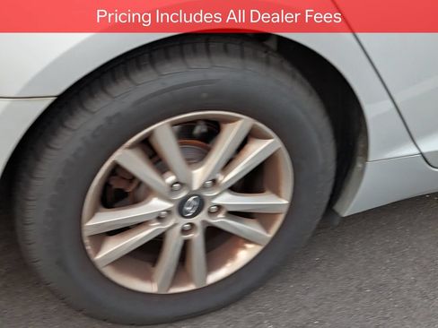 Used 2015 Hyundai Sonata SE w/ Option Group 02 FWD image 7
