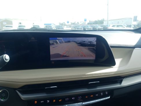 Used 2024 Cadillac XT4 Luxury w/ Cold Weather Package image 20