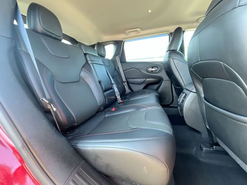 Used 2019 Jeep Cherokee Trailhawk AWD/4WD image 20