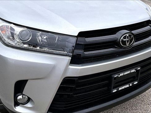 Used 2017 Toyota Highlander SE AWD/4WD image 32