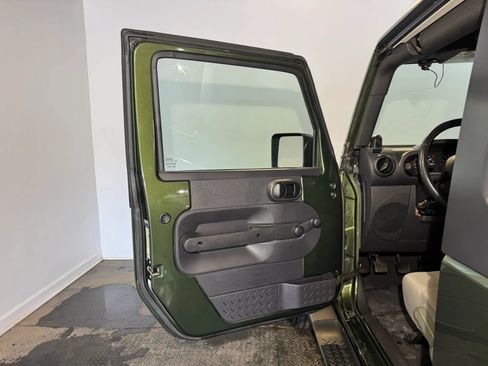 Used 2009 Jeep Wrangler X AWD/4WD image 6