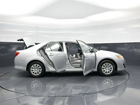 Used 2014 Toyota Camry LE FWD image 4