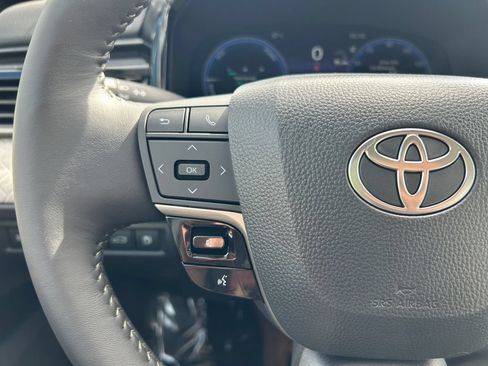 Used 2026 Toyota Camry XLE AWD/4WD image 24