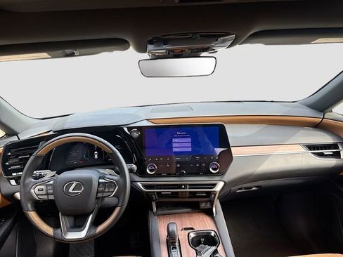 Used 2025 Lexus RX 350 Premium image 17