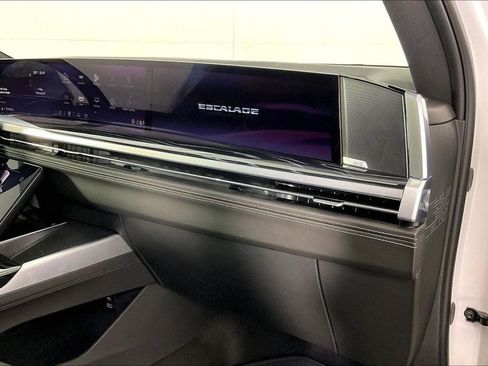 Used 2025 Cadillac Escalade Sport w/ Touring Package image 22