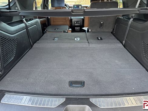 Used 2023 Chevrolet Suburban High Country w/ LPO, Illumination Package AWD/4WD image 19