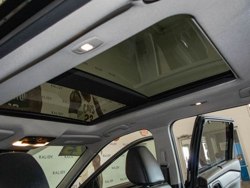 Used 2023 Nissan Rogue SL w/ SL Premium Package image 14