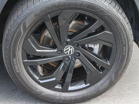 Used 2022 Volkswagen Atlas SE w/ Black Wheel Package image 12