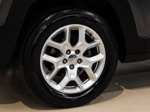 Used 2018 Jeep Renegade Latitude image 59