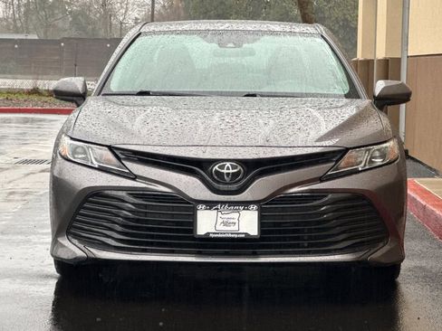 Used 2019 Toyota Camry LE image 6