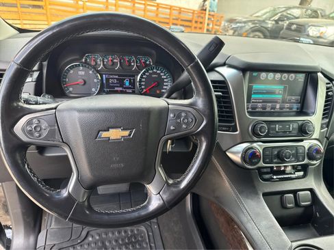 Used 2017 Chevrolet Suburban LS RWD image 18