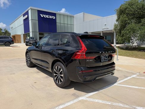 Certified 2025 Volvo XC60 B5 Plus AWD/4WD image 4
