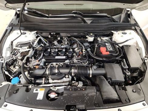 Used 2018 Honda Accord Sport image 9