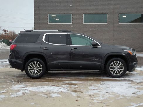 Used 2018 GMC Acadia SLE image 8