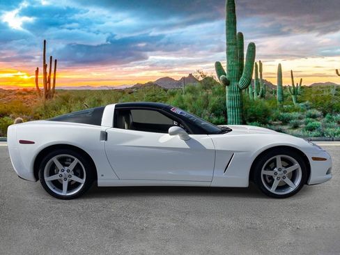 Used 2006 Chevrolet Corvette Coupe w/ Preferred Equipment Group RWD image 2