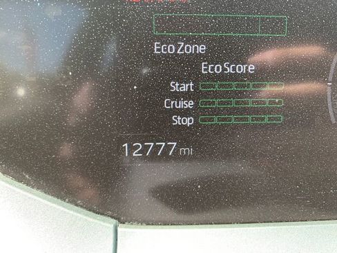 Used 2025 Toyota Prius LE AWD/4WD image 18