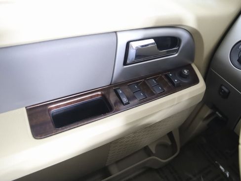 Used 2014 Ford Expedition EL XLT w/ Equipment Group 202A image 27