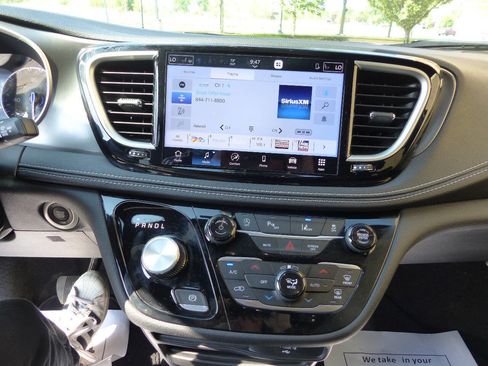 Used 2026 Chrysler Pacifica Select FWD image 30