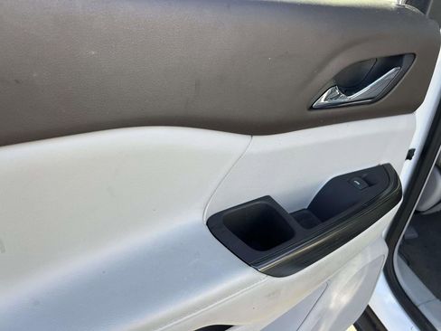 Used 2022 GMC Acadia SLT AWD/4WD image 12