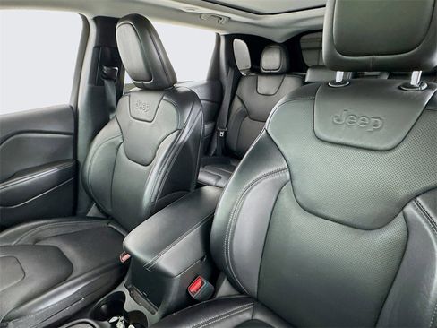 Used 2022 Jeep Cherokee Latitude Lux w/ Sun & Sound Group image 17