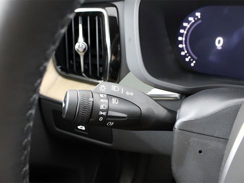 New 2026 Volvo XC60 B5 Core w/ Protection Package Premier image 28