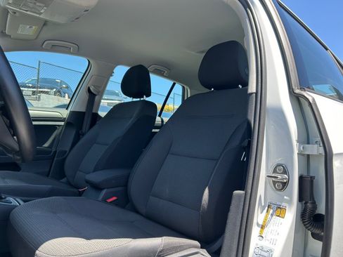 Used 2019 Volkswagen e-Golf SE w/ Driver Assistance Package FWD image 16