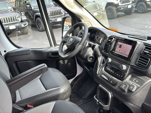 Used 2025 RAM ProMaster 2500 w/ Convenience Group image 23