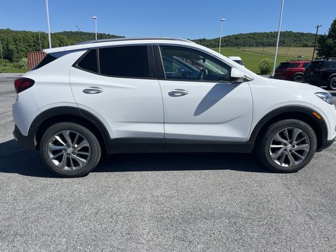 Used 2021 Buick Encore GX Select w/ Advanced Technology Package AWD/4WD image 2