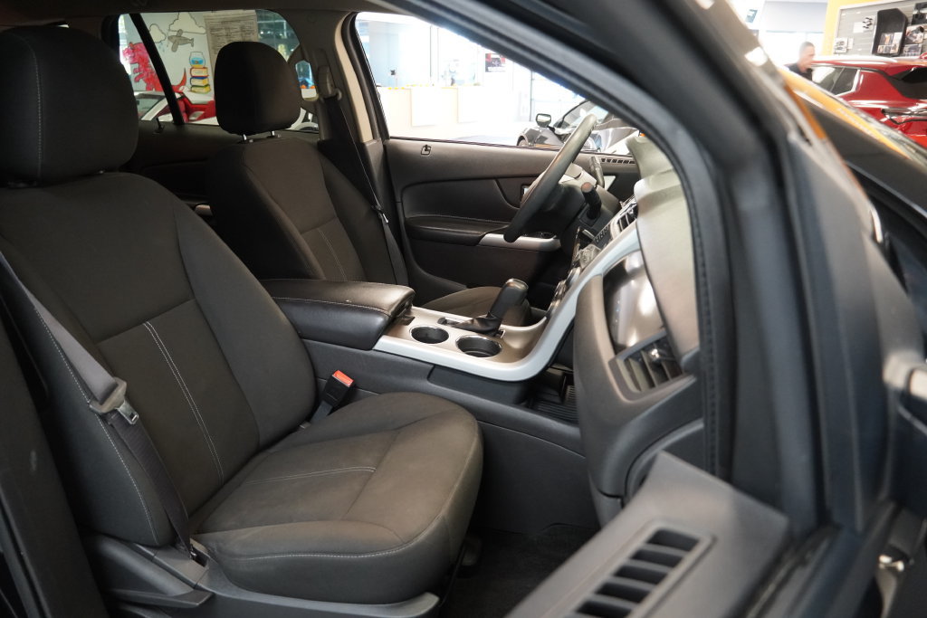 Used 2014 Ford Edge SE FWD image 32