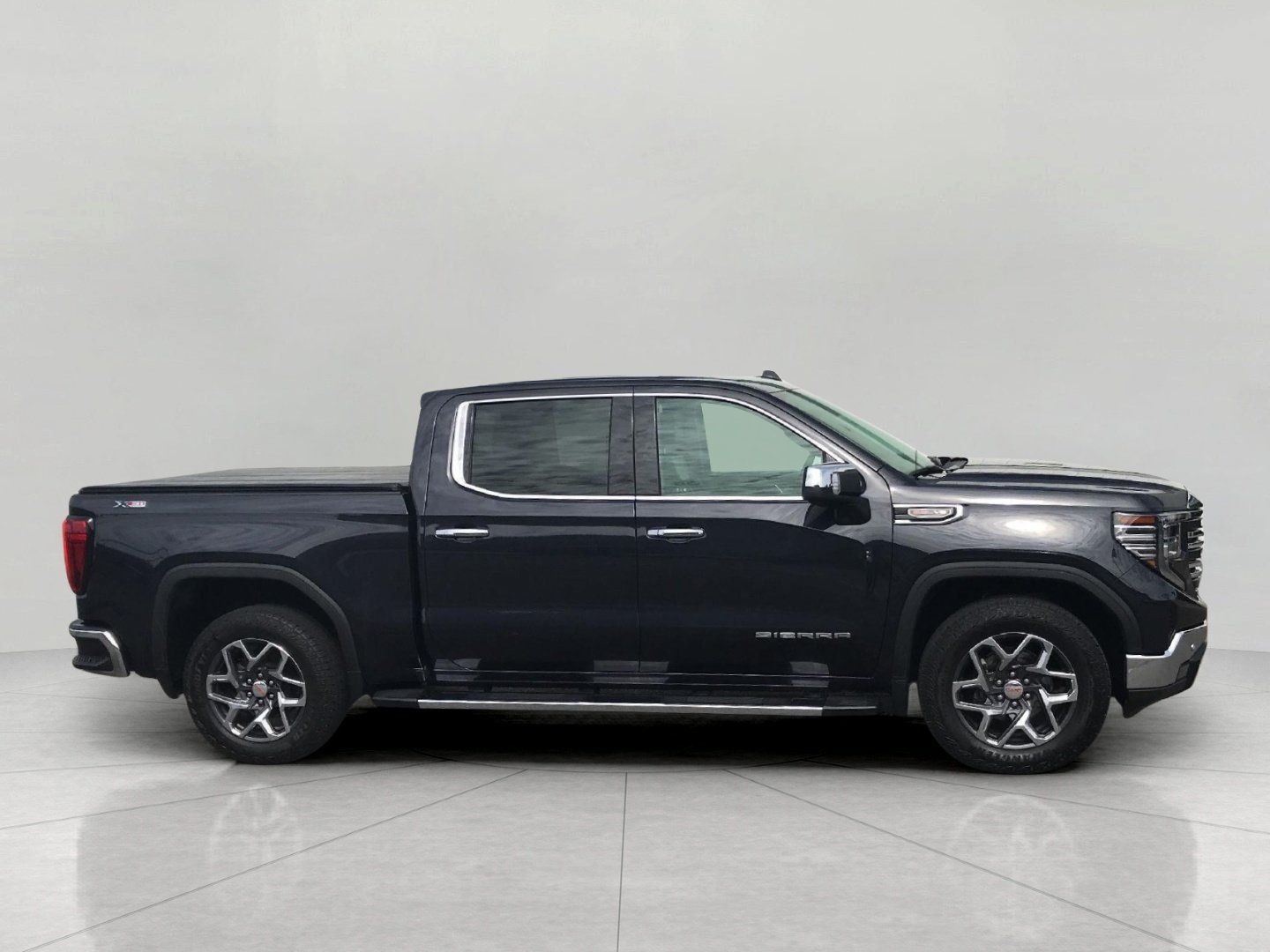 Certified 2023 GMC Sierra 1500 SLT w/ SLT Premium Package AWD/4WD image 4