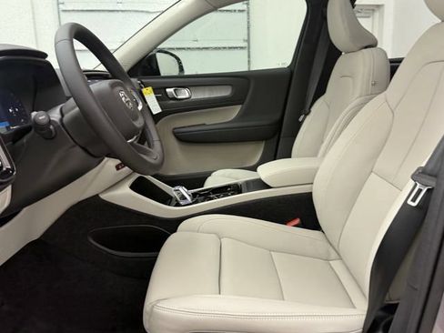 New 2026 Volvo XC40 B5 Ultra w/ Protection Package Premier AWD/4WD image 12