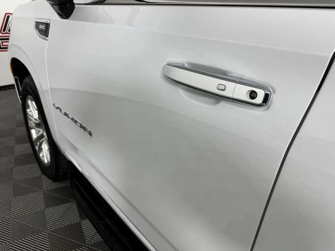 Used 2023 GMC Yukon XL SLT AWD/4WD image 27