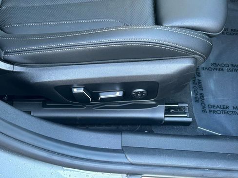 Used 2025 BMW 330i xDrive Sedan AWD/4WD image 32