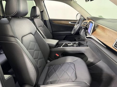 Used 2024 Volkswagen Atlas SE FWD image 35