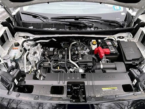 Used 2025 Nissan Kicks SR image 10