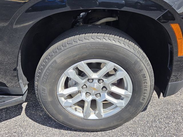 Certified 2025 Chevrolet Suburban LS AWD/4WD image 8