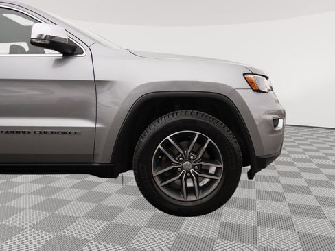 Used 2018 Jeep Grand Cherokee Limited image 27